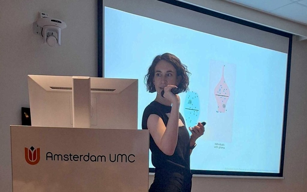 Eva gives a lightning talk at&nbsp;TN2